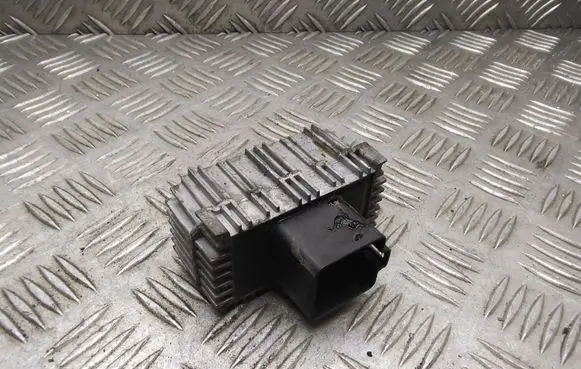 Opel Astra H Glow plug pre-heat relay 55354141 51299018B