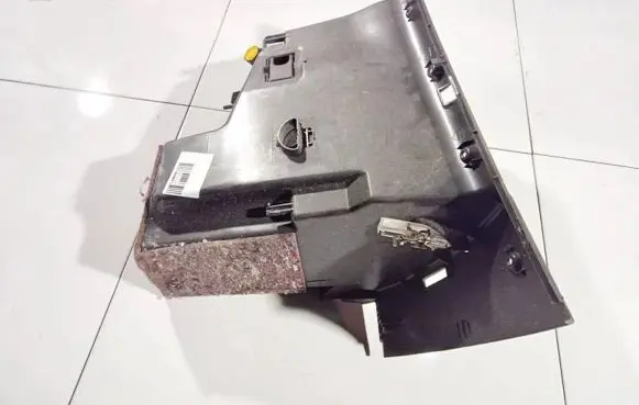 Peugeot 407 Glove box