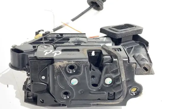 Volkswagen Polo V 6R Front door lock 5K1837016