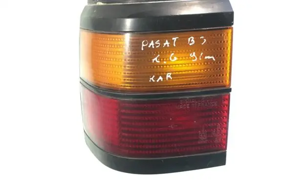 Volkswagen PASSAT B3 Rear/tail lights 333945257 333945111
