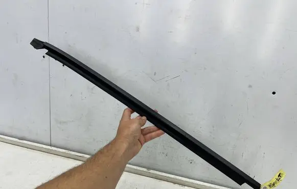 Mazda 2 Rear door windshield rail 