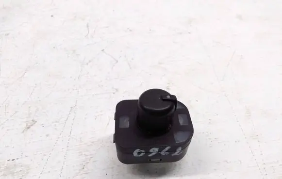 Wing mirror switch