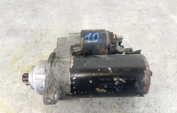 Volkswagen Polo Starter motor 02A911024D