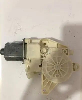Mercedes-Benz A W176 Front door window regulator motor A2469065200 933866