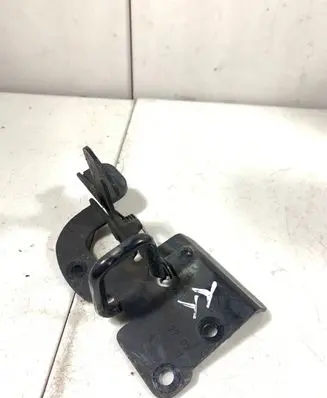 Audi TT Mk1 Engine bonnet/hood lock/latch loop/hook 8N0823480B
