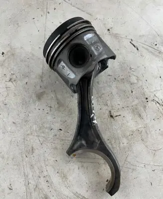 Mercedes-Benz Sprinter W906 Piston with connecting rod 8370