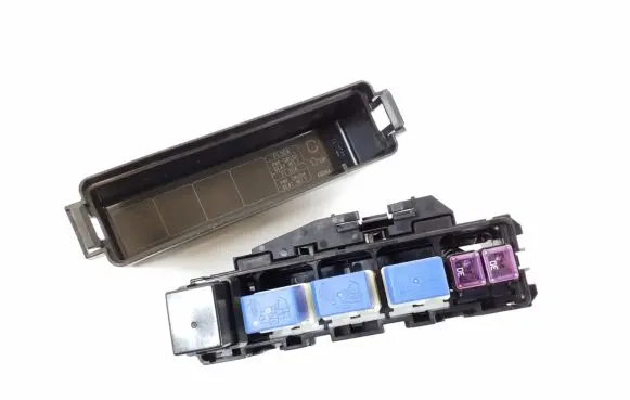 Infiniti Q50 Fuse module