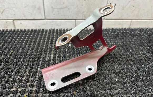 Engine bonnet/hood hinges