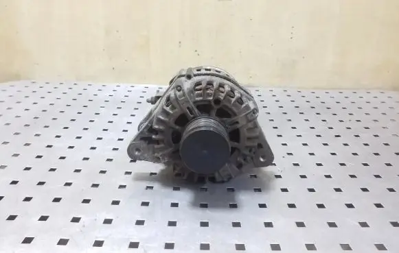 Hyundai ix35 Generator/alternator 373002F100 FG15S034 2606259