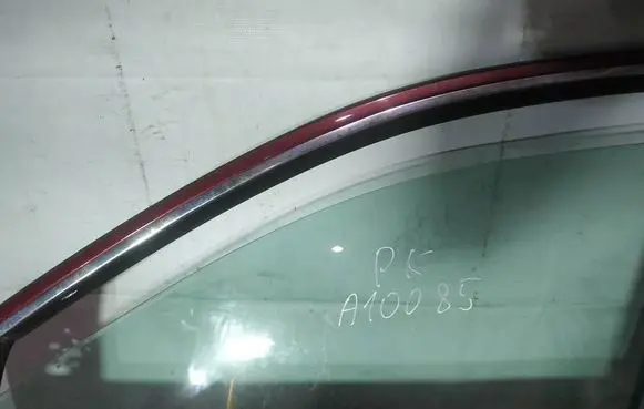 Volvo XC90 Front door window glass four-door as2