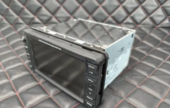 Mitsubishi Lancer VIII Radio/CD/DVD/GPS head unit 8750A143 7X300633K 261EM07AR1