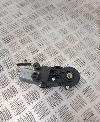 Mercedes-Benz E W211 Seat adjustment motor 0390203277