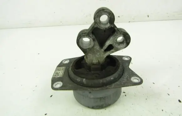 Opel Insignia A Gearbox mounting bracket 13312093