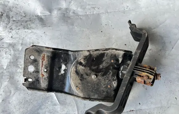 Chrysler Grand Voyager V Spare wheel mounting bracket 05109667AB
