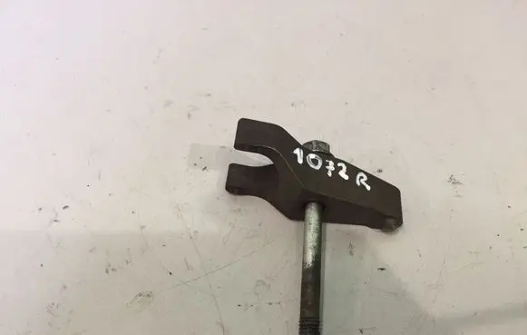 Toyota Avensis T270 Fuel Injector clamp holder