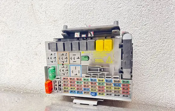 Opel Zafira A Fuse box set 24412497