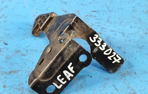 Nissan Leaf I (ZE0) Engine bonnet/hood lock/latch loop/hook 656703NA0A