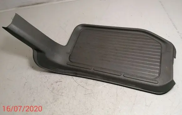 Mitsubishi Pajero Rear sill trim cover MR402154