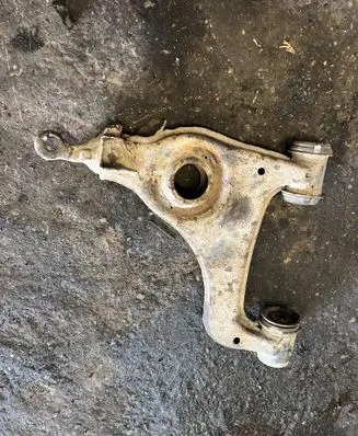 Mercedes-Benz E W210 Front lower control arm/wishbone