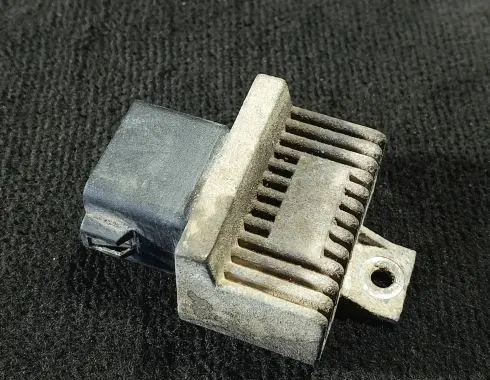 Renault Espace IV Glow plug pre-heat relay 05111073
