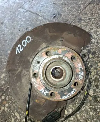 Volvo XC70 Front wheel hub 