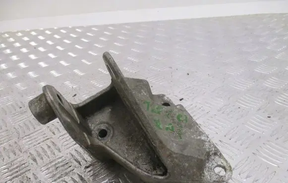 Nissan Qashqai Engine mount bracket 11332JD500
