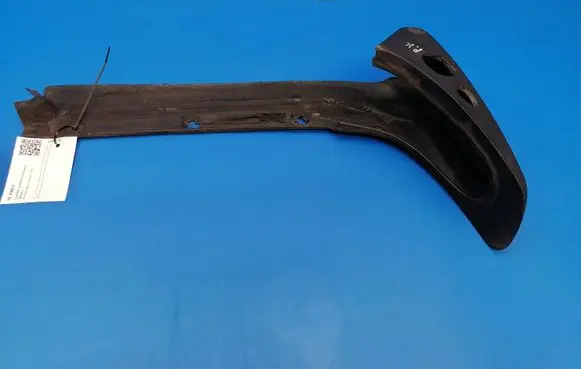 Mercedes-Benz E W123 Front bumper splitter molding