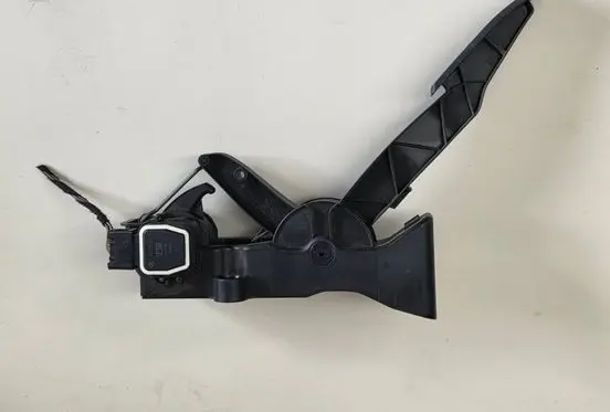 Mercedes-Benz A W169 Accelerator throttle pedal A1693000304