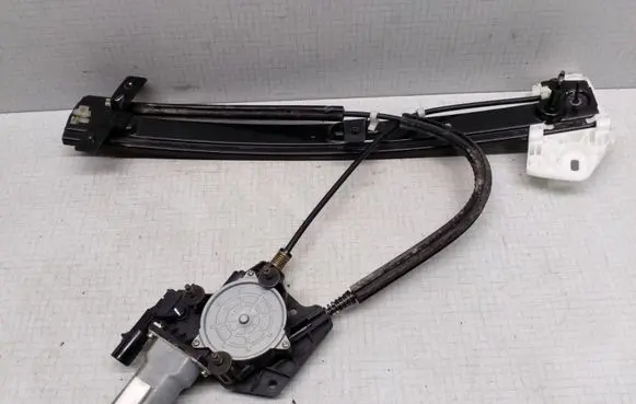 Chrysler Neon II Front door window regulator with motor