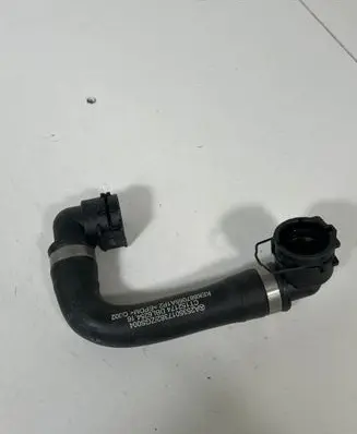 Mercedes-Benz GLC C253 Engine coolant pipe/hose A2535017382