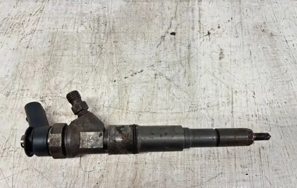 BMW 5 E60 E61 Fuel injector 0445110216