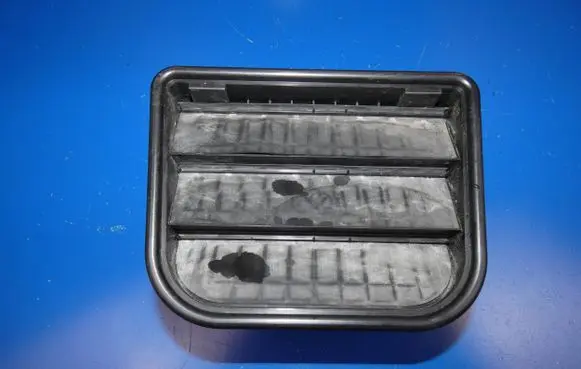 Volvo S60 Quarter panel pressure vent 31390867