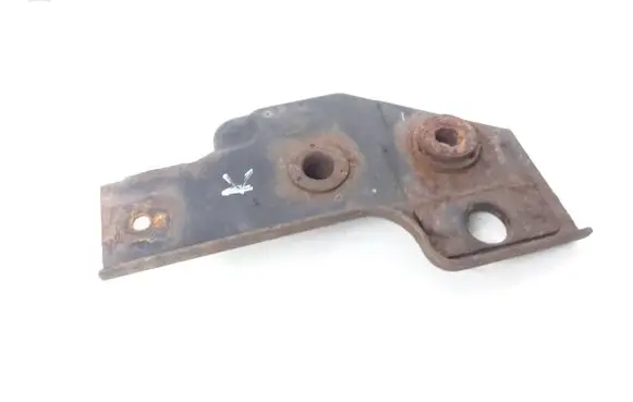 Toyota Avensis T270 Radiator mount bracket