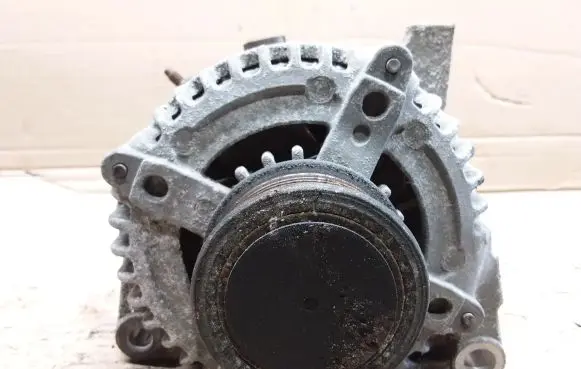 Toyota Auris 150 Generator/alternator 270600N040