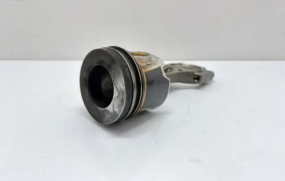 BMW 5 G30 G31 G38 Piston with connecting rod 8477075