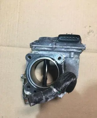 Toyota Hilux VIII Throttle body valve 26100-0E040
