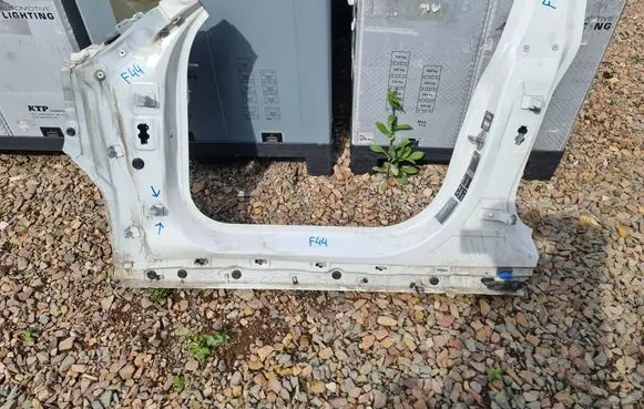 BMW 2 F44 Pillar (middle) 