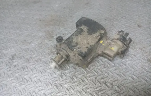 Opel Astra J Fuel tank cap lock motor 13501151
