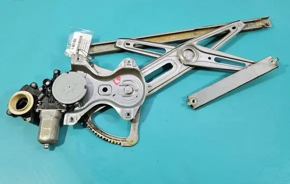 Toyota Auris 150 Front door window regulator with motor 8570202020 IMPRK1561052