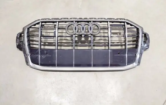 Audi Q7 4M Front bumper upper radiator grill 4M0853651