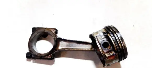 Citroen Xsara Piston with connecting rod