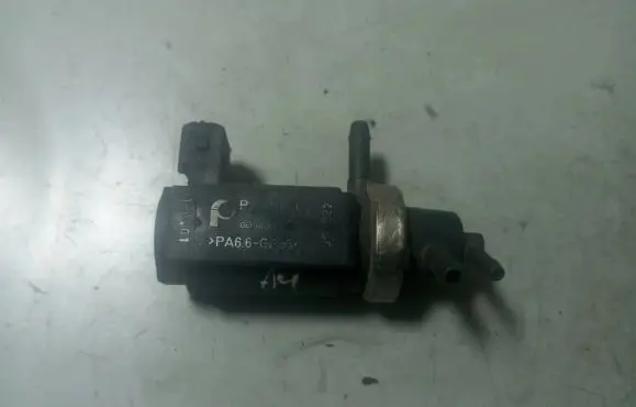 Audi A4 S4 B5 8D Turbo solenoid valve 8D0906627 72190332 99T267