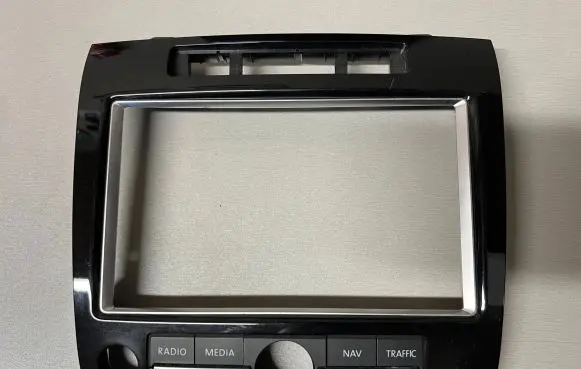 Volkswagen Touareg II Radio/GPS head unit trim VWB00342500