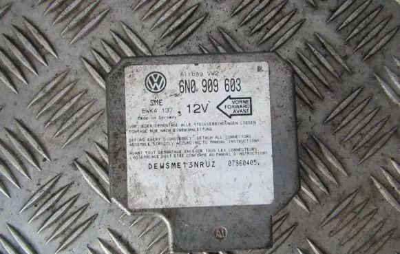 Volkswagen Golf III Airbag control unit/module 6n0909603 5wk4137