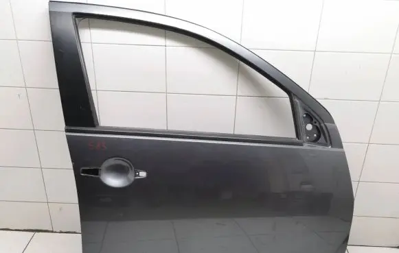 Mitsubishi Outlander Front door