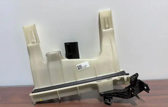 Alfa Romeo Stelvio Front door windshield rail 