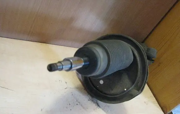 KIA Ceed Front shock absorber/damper 817211J020