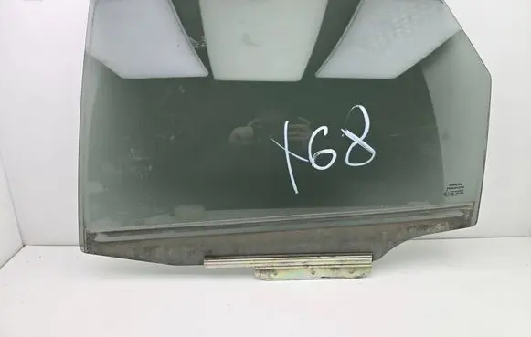 Toyota Auris E180 Rear door window glass 43R001595