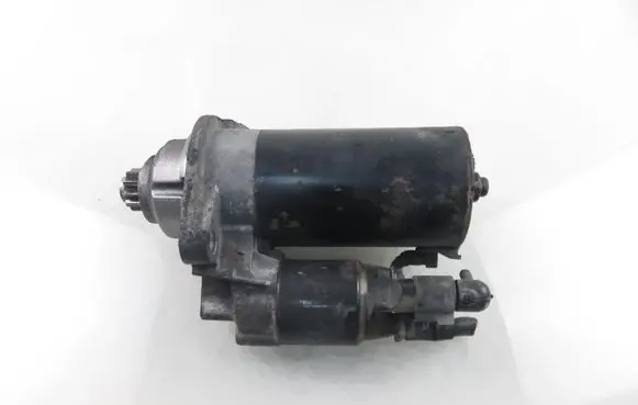 Volkswagen Touran I Starter motor 