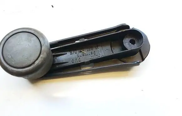Audi A4 S4 B6 8E 8H Front door window winding handle 443837581d